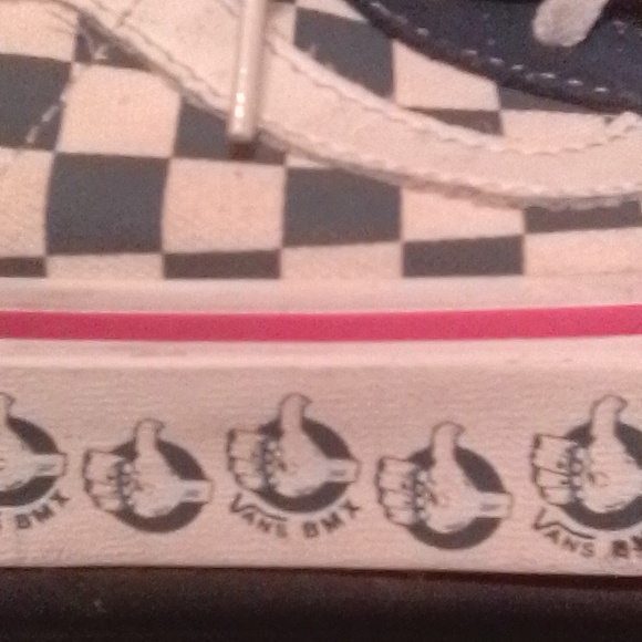 Vans - Picture 10 of 11